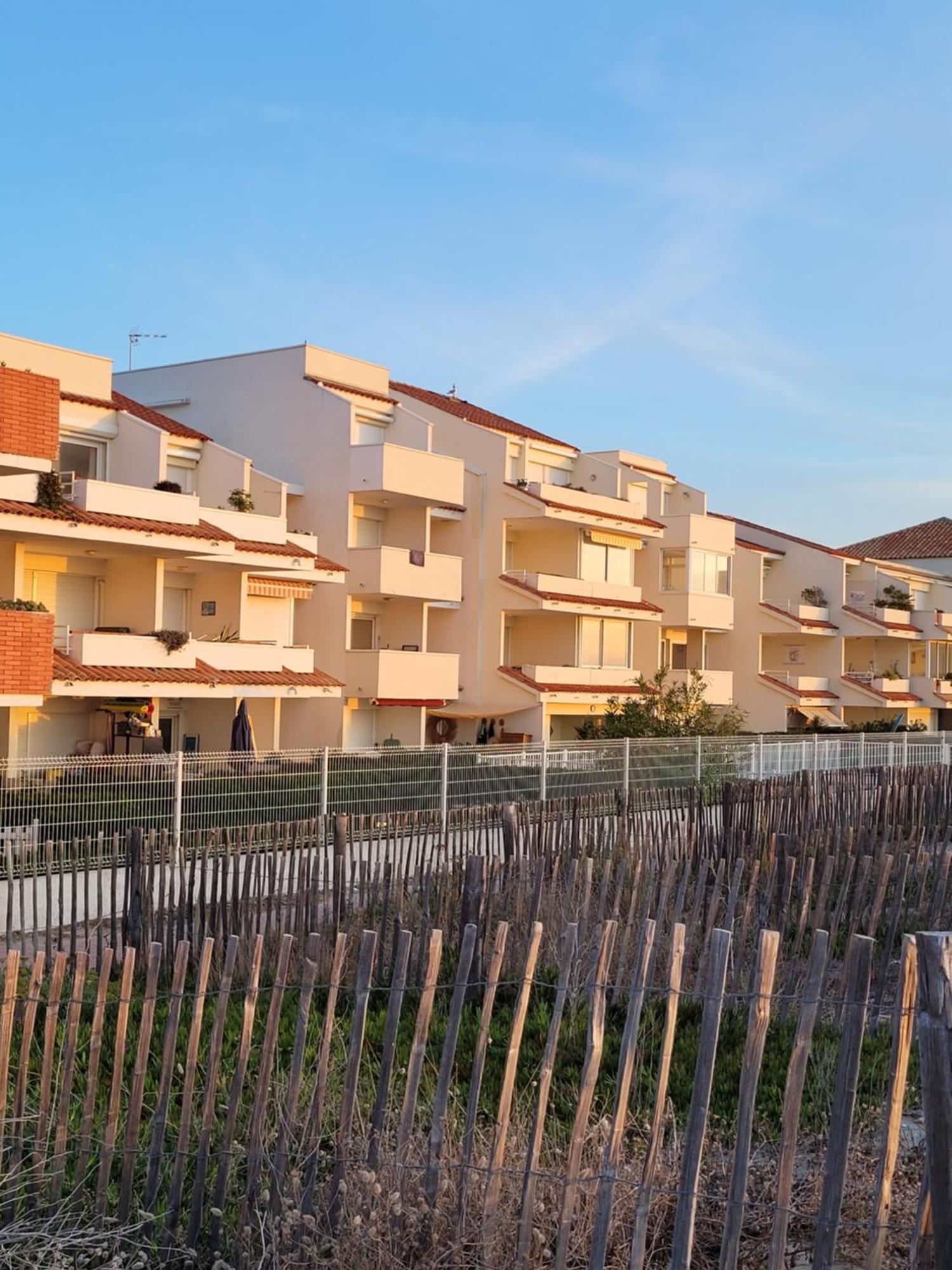 Tahiti Beach, T2 A La Mer, Piscine, Terrasse Et Parking Frontignan Exterior photo